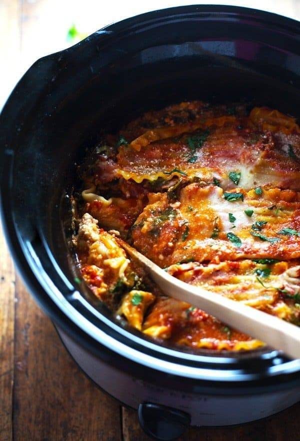 Super Easy Skinny Veggie Crockpot Lasagna - a handful of simple ingredients for a healthy family dinner. | https://burn-belly.today