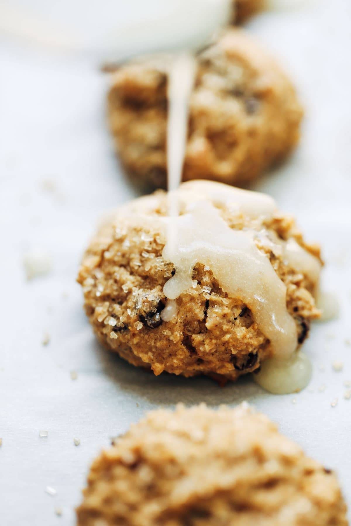 Pumpkin Bites with Maple Glaze are a MUST for pumpkin lovers! made with easy ingredients like oats, pumpkin, maple syrup, and olive oil. | pinchofyum.com